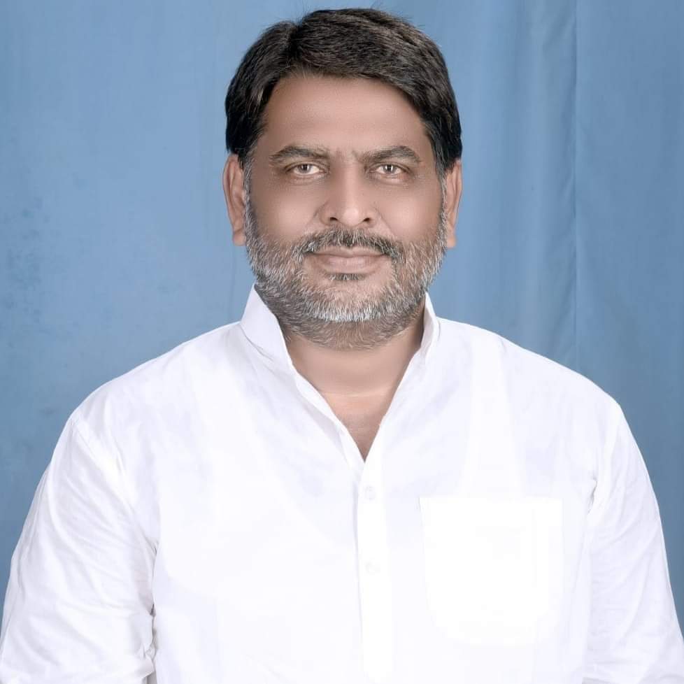 YuvaRJDKatihar's tweet photo. *दुःखद समाचार कटिहार बरारी के राजद के पूर्व विधायक हमारे अभिभावक तुल्य नीरज यादव जी की हृदयगति रुकने से मृत्यु।*

*भगवान उनकी मृत आत्मा को शांति प्रदान करे।*

*विन्रम श्रद्धांजलि*
@katihar_RJD @RJDforIndia https://t.co/IOfhvOn4Xc