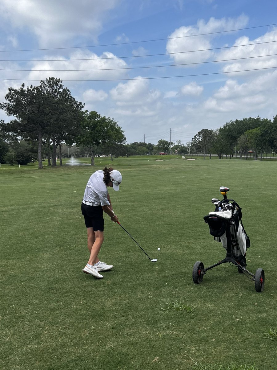 StingsGolf's tweet photo. @JettJennings hits a nuke on hold 9 at Pearland Golf Club, Day one of the 18-5A District Championships. https://t.co/vFe9ZMM08t