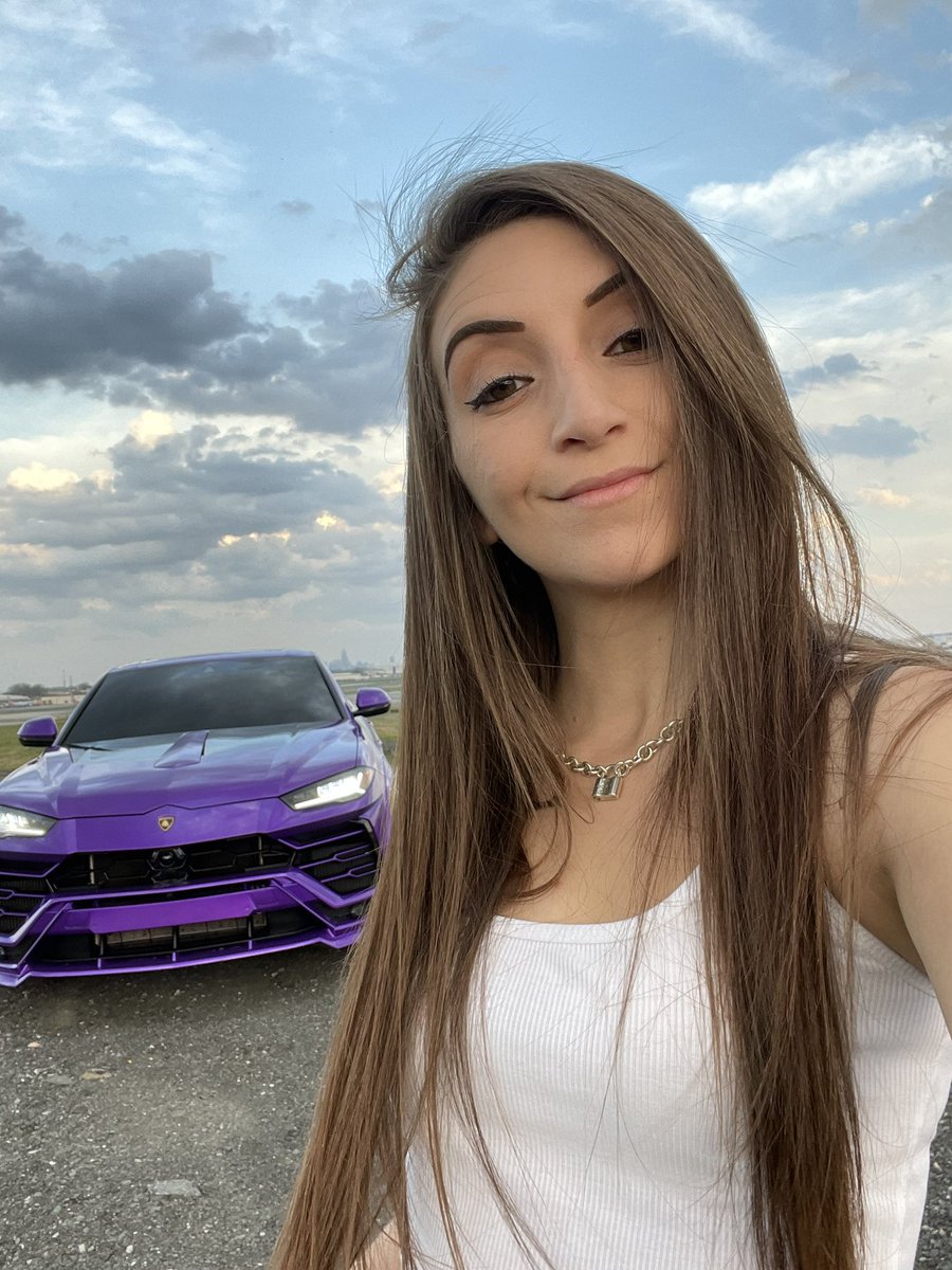 Sami Kay on Twitter: "Smile 😊 or tongue 👅?"