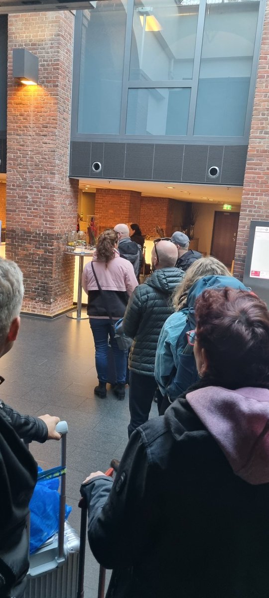 Robswitters's tweet photo. Hey @MovenpickHotels . This is the queue to check in at the Movenpick Hamburg. I've been here for 10 minutes already and its hardly moved.  No apology,  nothing.  Do you think this is acceptable? https://t.co/iLk6ro8F03