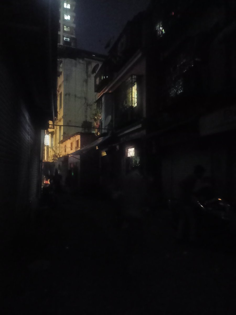 IAayanRamesh_NK's tweet photo. @mybmcWardD #Lightband 3rd cross lane 6th khetwadi che itte 15 diwas zhal Ani Light Fit Karaila BMC kade timach Nai aahe kaa?? https://t.co/N6TZ5HcQL9