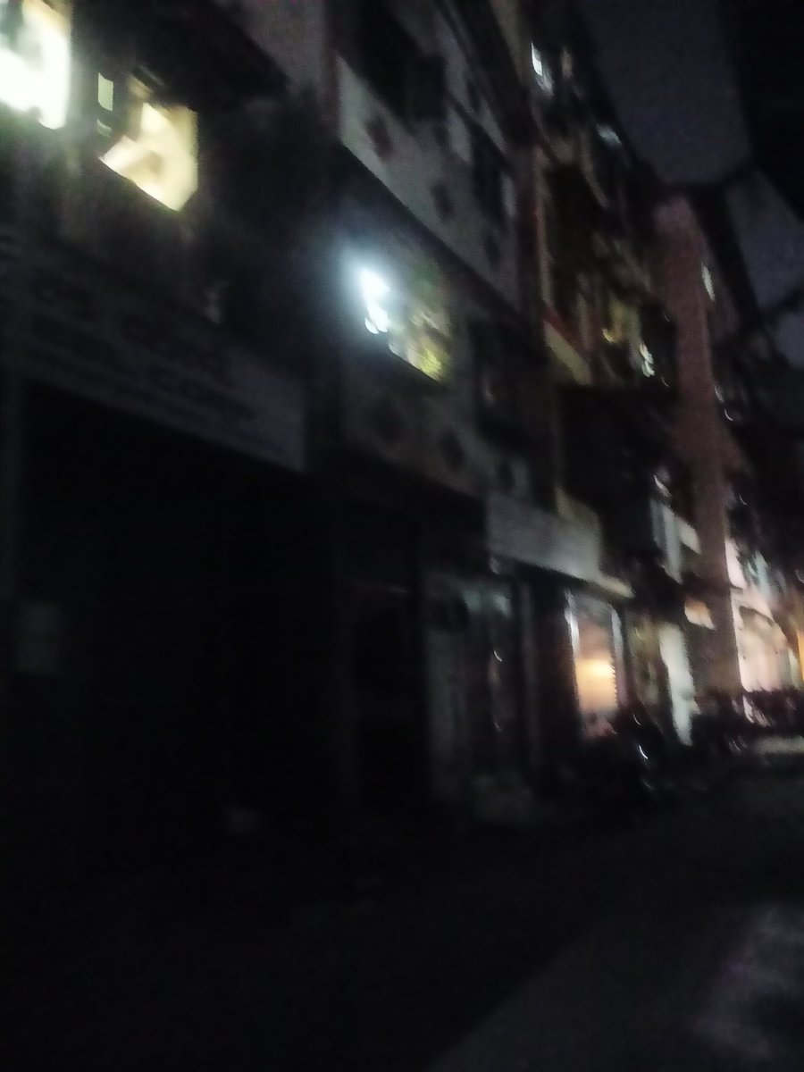 IAayanRamesh_NK's tweet photo. @mybmcWardD #Lightband 3rd cross lane 6th khetwadi che itte 15 diwas zhal Ani Light Fit Karaila BMC kade timach Nai aahe kaa?? https://t.co/N6TZ5HcQL9