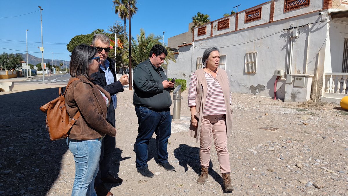 EstefaniaBlanes's tweet photo. 🏘️ Les casetes de Nules tenen un valor patrimonial incalculable, i com a tal, s'ha de formalitzar la seua protecció. 

🌊 Hui he visitat les seues platges, amb les companyes de @mesnules, l'alcalde @davgarciaperez (@NulesInfo), i membres del col•lectiu Platges de Nules. https://t.co/m93sL6RX9N