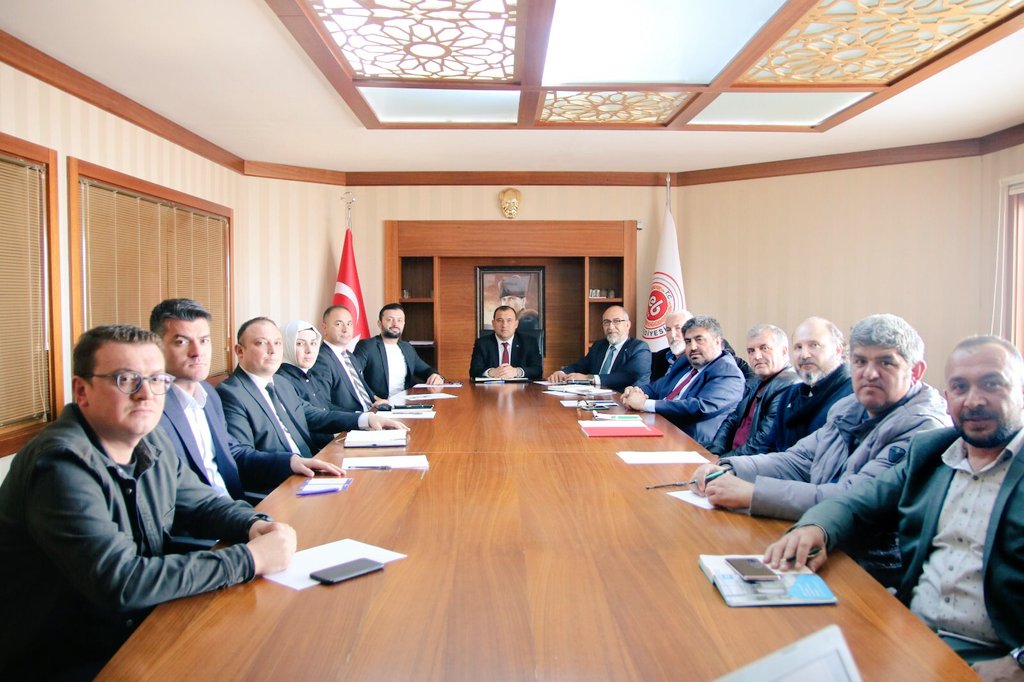 Belediye başkanımız Sn: <a href="/Adembarisaskin/">adem barış aşkın</a> ev sahipliğinde Millet İttifakının kıymetli ilçe baş. ve SKM Baş.ile bir araya gelerek karşılıklı görüş alışverişinde bulunduk
2023 seçimlerine dair istişare ettik
#BirleşebirleşeKazanacağız
<a href="/Ahmet_Davutoglu/">Ahmet Davutoğlu</a> <a href="/HakanTokach/">Hakan TOKAÇ</a> <a href="/M_simsek13/">Mustafa Şimşek</a>