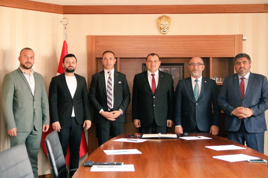 gelecekelmadag's tweet photo. Belediye başkanımız Sn: @Adembarisaskin ev sahipliğinde Millet İttifakının kıymetli ilçe baş. ve SKM Baş.ile bir araya gelerek karşılıklı görüş alışverişinde bulunduk
2023 seçimlerine dair istişare ettik
#BirleşebirleşeKazanacağız
@Ahmet_Davutoglu @HakanTokach @M_simsek13 https://t.co/syhN3S8D7A