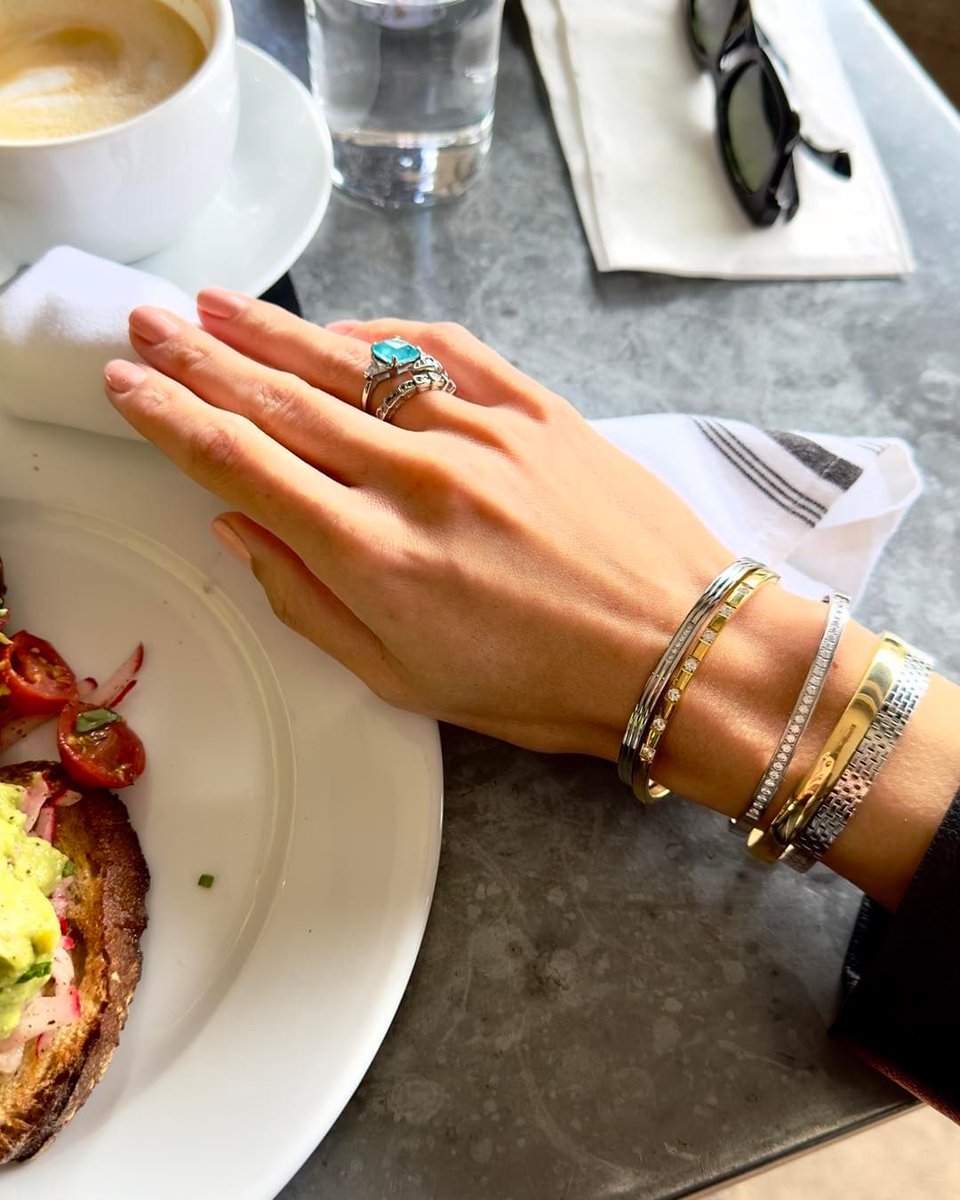 artizan_joyeria's tweet photo. Ladies, always remember to adorn yourself with the pieces that make you feel like the ultimate queen ๐ #jewelrypower #selflove #queensupportqueens https://t.co/qYr8Mny7Yr