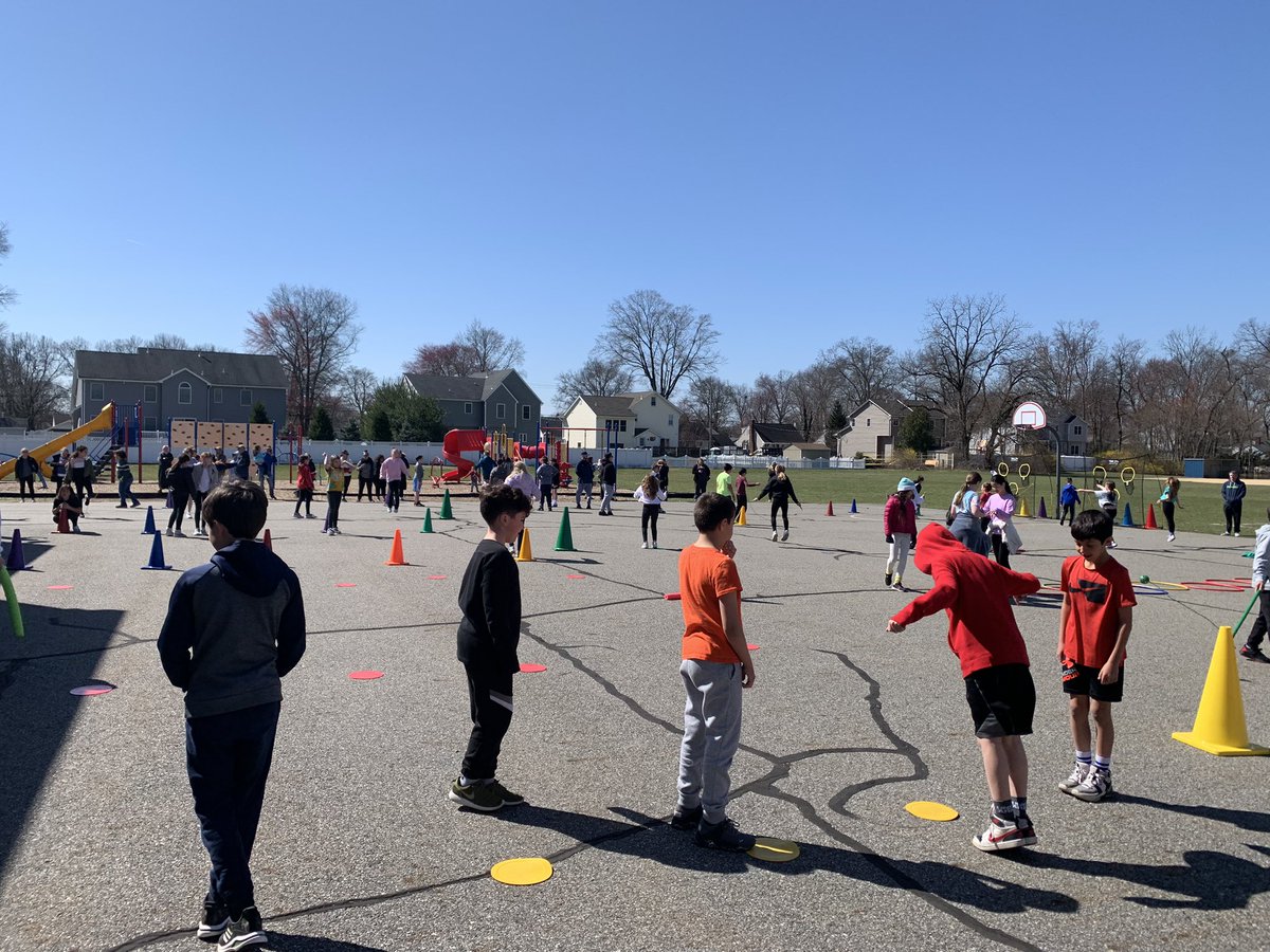 ELLPeqPanthers's tweet photo. Perfect weather for Jump Rope for Heart ❤️ @SJGPride keeping our bodies healthy and strong is the best form of self-care! @MrJBermudez #pantherpride https://t.co/Qs2fHsOpgv