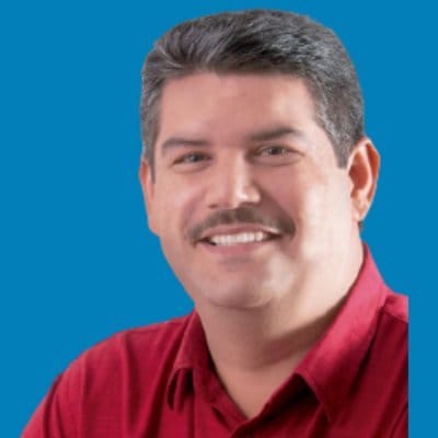 eneida_negrette's tweet photo. #AlcaldeHerido 🚘💥🚧 *Luis Gerardo Caldera  alcalde del municipio  Mara Edo Zulia resultó Herido de gravedad en accidente de tránsito en Av 5 de julio* de Maracaibo, capital del Edo Zulia a la altura de Plaza de la República. La camioneta quedó volcada y atravesada en plena vía https://t.co/6QIGWY6qk3