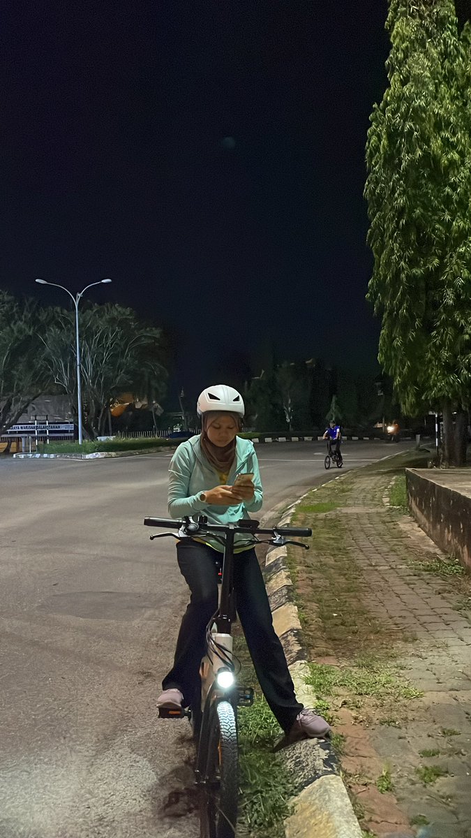 meiavida's tweet photo. Dengan adik manis @ayujue ke budak skolah? 🤣 https://t.co/JIbVSvjmbP