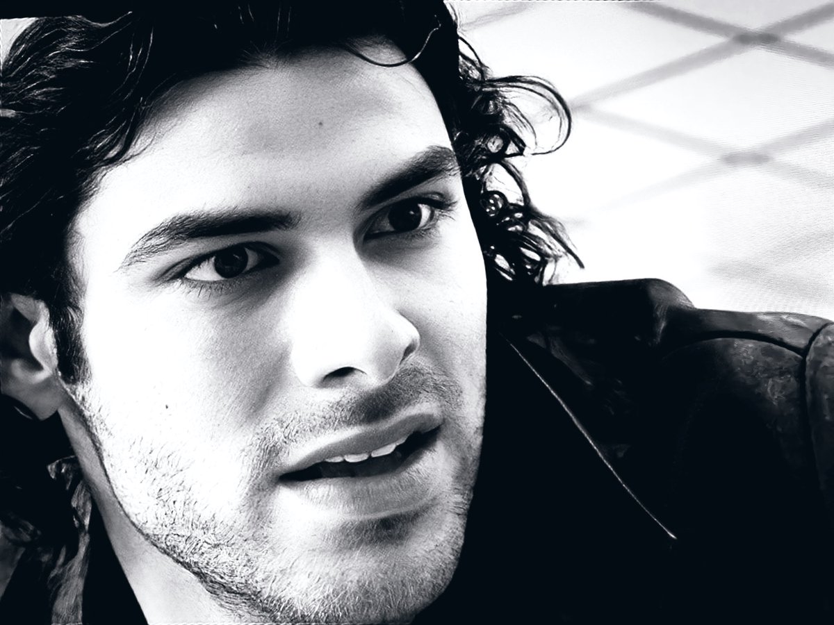 carol30449's tweet image. It’s #MitchellMonday..everyone…hope you’re having /had a good day…#screencaps #edits #blackandwhite wasn’t in #Mitchell’s #dna #AidanTurner  #AidanCrew 🖤❤️🖤❤️🖤❤️