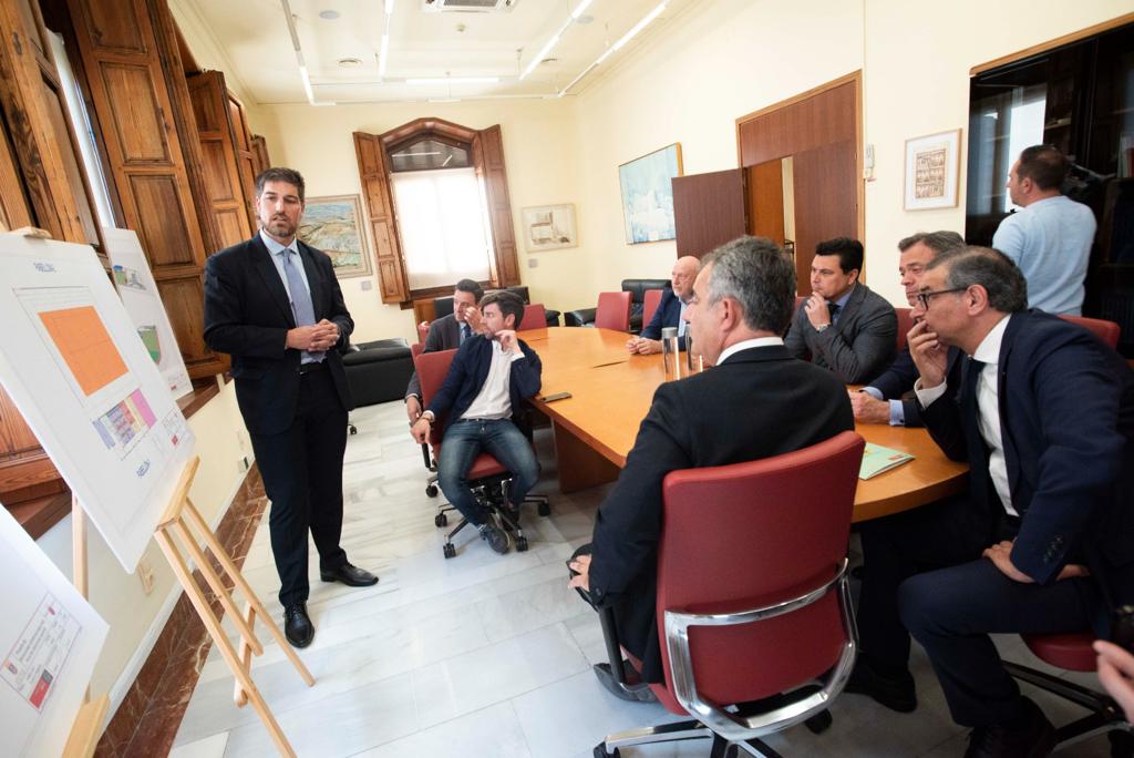 PallaresJG's tweet photo. Día hoy sumamente importante para @umucafd 

En la sede del Rectorado se ha sellado el acuerdo entre  @umu @Ayto_SanJavier @regiondemurcia para la construcción de las infraestructuras que tanto necesitamos

Este acuerdo supone una inversión adicional de 2.8 M€ en el Campus 🧵 https://t.co/J5DzW1Y9QD