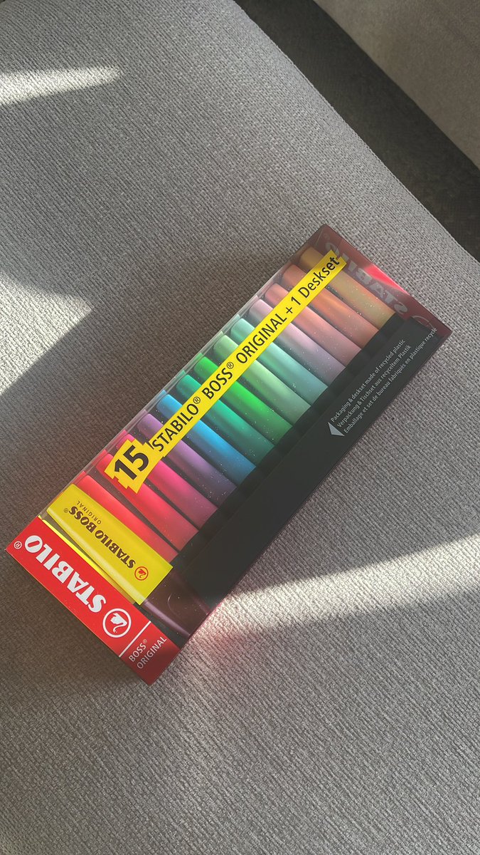 MissDearnley_'s tweet image. Happy Easter hols 😂 finally got my hands on one of these beauties! 🤣😍🤩 #Booklets #Highlighters #Reading #Annotating #StabiloBoss
