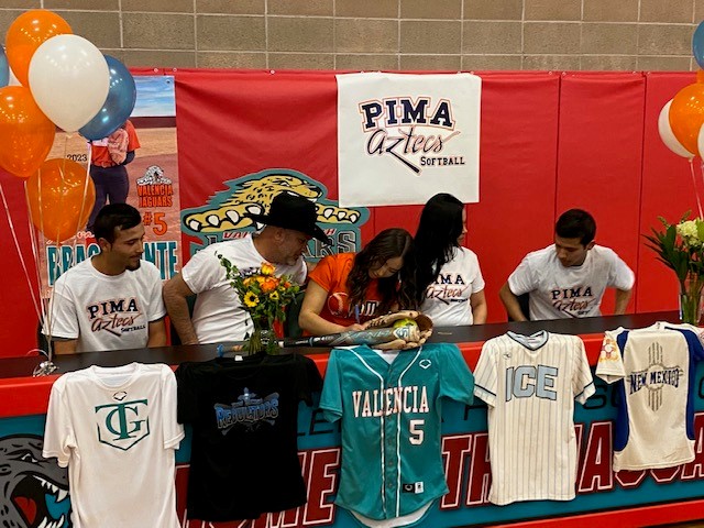 LL_Schools's tweet photo. Congratulations, N.B.! The @VHSJagsSoftball senior signed her Letter of Intent to play softball at @pimatweets in Arizona! #WeRockLLS @vhsjags @vhsjagsbsb @VHSJagHoops @VHSJagFootball @valencia_cheer @LLS_SPSV @lunas_los @VCNewsBulletin @DVEJaguars @AnnElementary @_NMAA https://t.co/7BUPFr4PBN