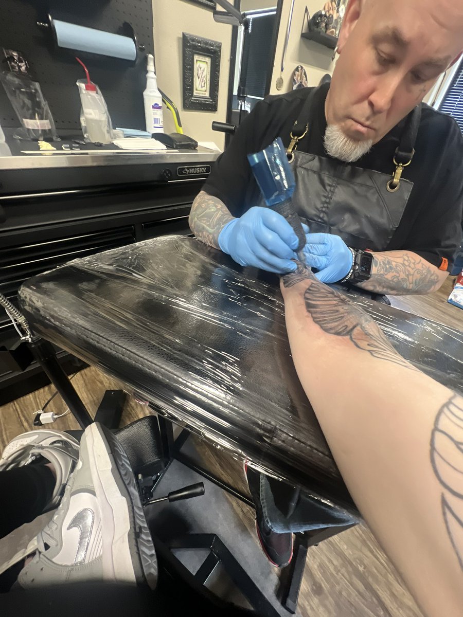 weednwubs's tweet photo. lil bit of progress 🖤 https://t.co/g2roofhkL1
