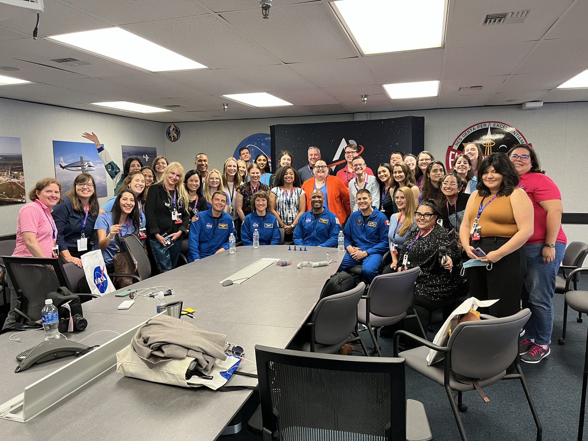 Our #NASASocial group had some exclusive time with our newly-announced #Artemis II astronauts! Thank you so much for answering our questions and joining us for a group photo!