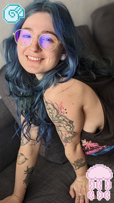 Aujourd&rsquo;hui je me suis faite toute belle pour toi ! 🥰👀 https://t.co/OvjGogjeaJ