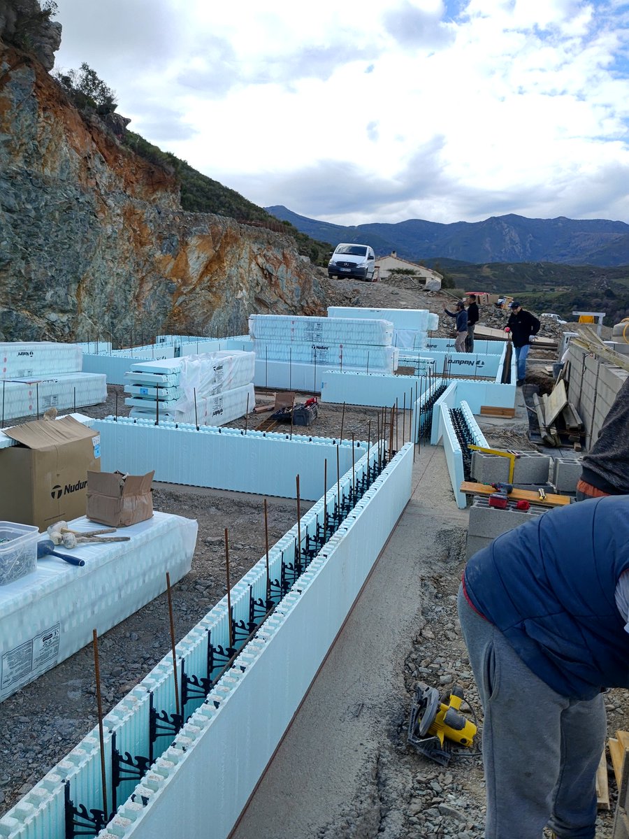 FredericAnziani's tweet photo. Nos technologies
Nudura offre un concentré de technologie inégalé sur le marché des blocs coffrant isolant. Ces technologies, brevetées, vous accompagnent du transport des blocs à leur installation. #SCAFinnovation https://t.co/awsYHb03cR