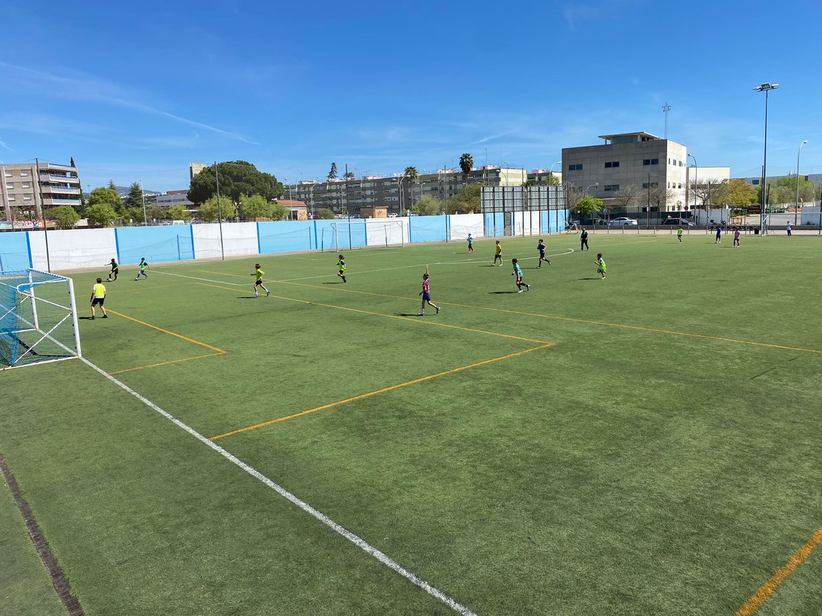 don_bosco_cf's tweet photo. 💙🤍Os dejamos por aquí algunas fotos de la sesión de nuestro Clinic.
Mañana nos visitará José Ruiz jugador del Cordoba CF.
#DBCF
#SanLorenzo https://t.co/1nDjgUVCad