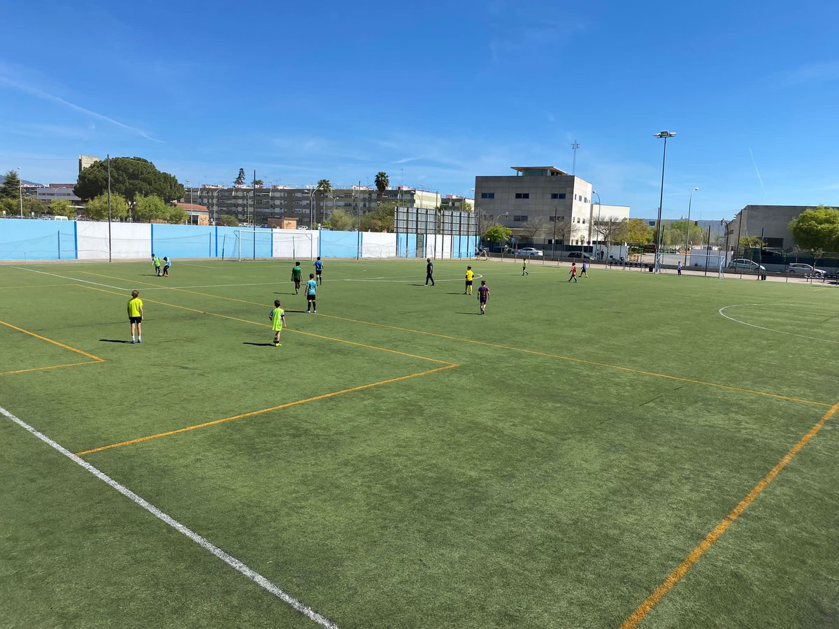 don_bosco_cf's tweet photo. 💙🤍Os dejamos por aquí algunas fotos de la sesión de nuestro Clinic.
Mañana nos visitará José Ruiz jugador del Cordoba CF.
#DBCF
#SanLorenzo https://t.co/1nDjgUVCad