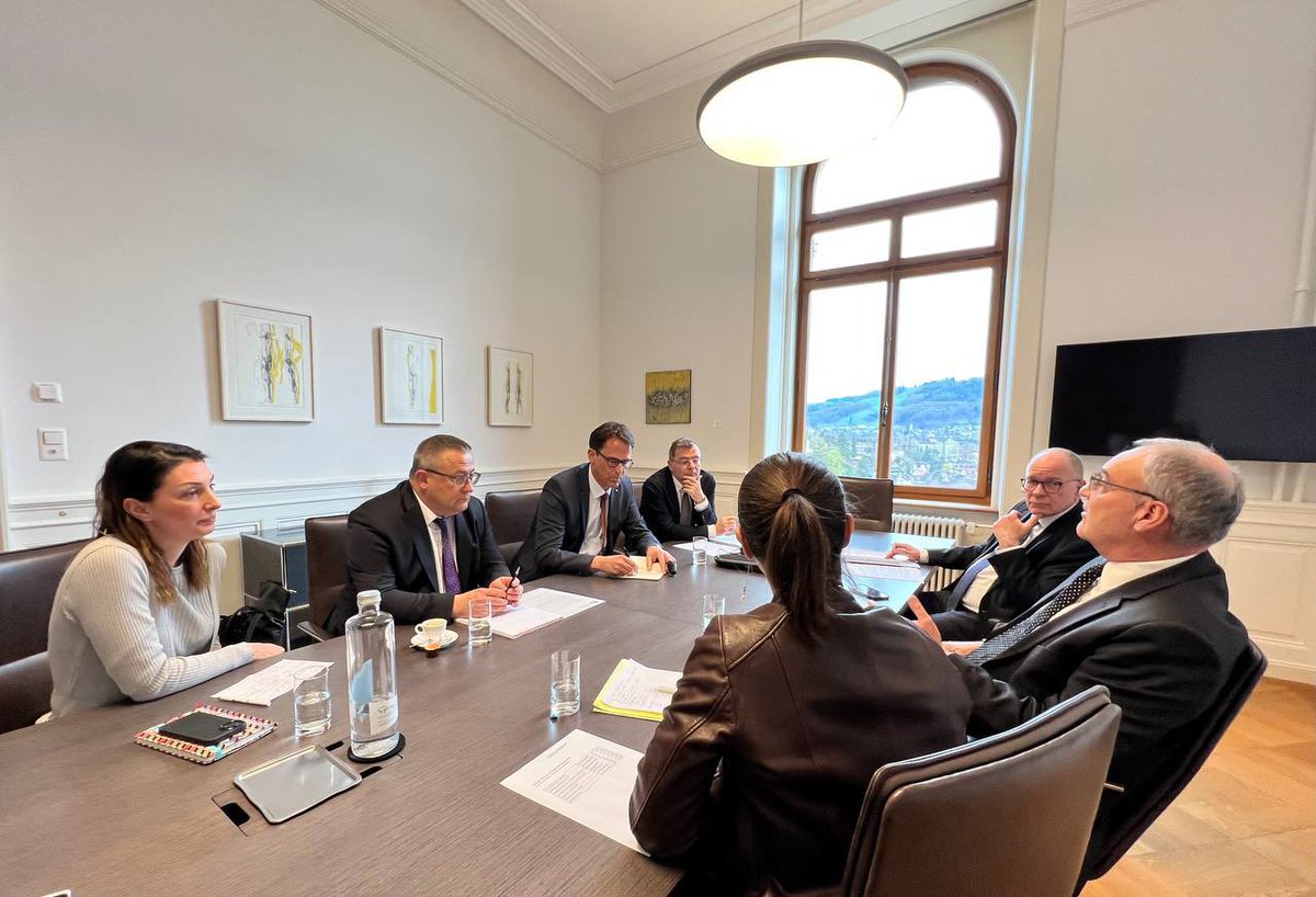 Treffen mit den Sozialpartnern der Bankbranche. Das Schicksal der Bankmitarbeitenden bereitet mir Sorge. Mit Erleichterung nehme ich zur Kenntnis, dass CS und UBS ein klares Bekenntnis zu allen bestehenden und den per Sommer 2023 abgeschlossenen Lehrverträgen abgegeben haben.