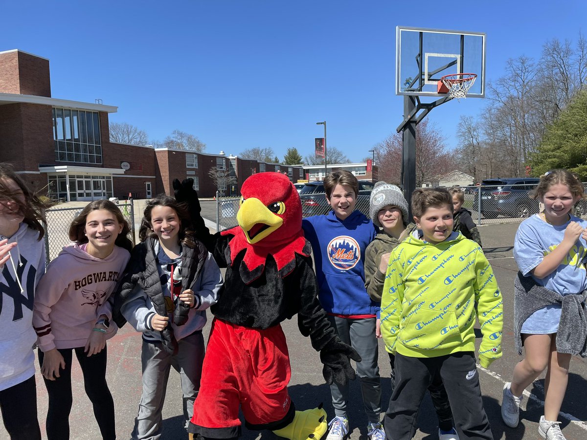 JAdams7532's tweet image. Our @SaxeMS Hawk is spreading #Kindness with our staff and students during our #UnitedinKindness week with our ‘rivals’ #DragonsMMS. Let’s see that Dragon! @DrKDahlstrom @DavidGusitsch