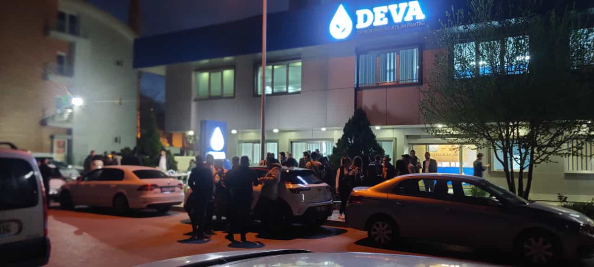 #iftar sonrası <a href="/devapartisi/">DEVA Partisi</a> Konya İl binası önündeki hareketlilik GELİYORUZ
<a href="/alibabacan/">Ali Babacan</a> <a href="/KaracaSeyit/">Dr.Seyit Karaca</a> <a href="/TahraliAhmet/">Ahmet TAHRALI</a> <a href="/hasan_bestil/">HASAN BESTİL</a> #FBvBJK #AliKocIstifa #besiktasinmacivar #Fenerbahce #istifa #pazar #pazartesi #14MAYIS #enflasyon #TOGG @DevaGonulluler <a href="/konyadadeva1/">Deva Partisi Konya</a> #SONDAKİKA