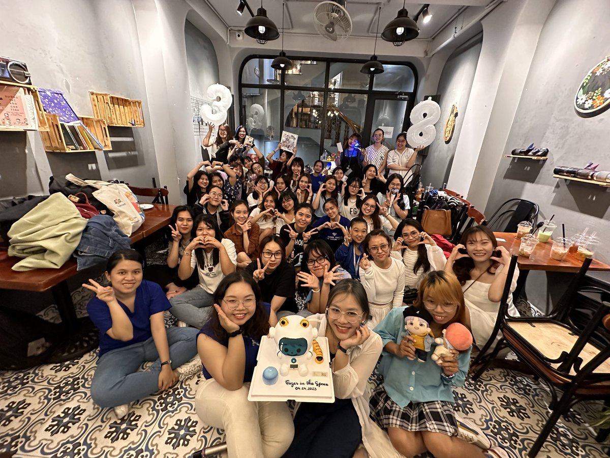 Ranni_Yukihiro's tweet image. On April 2, V-ELF in Ho Chi Minh City 🇻🇳 held this party to celebrate your birthday, Eunhyuk 🎉🎂
You are a precious boy to us 💙 
We love you 💙 Wishing you a very  happy birthday, happy every day🫶
#EUNHYUKBIRTHDAY #tigerinthespace 
#velf 
@AllRiseSilver