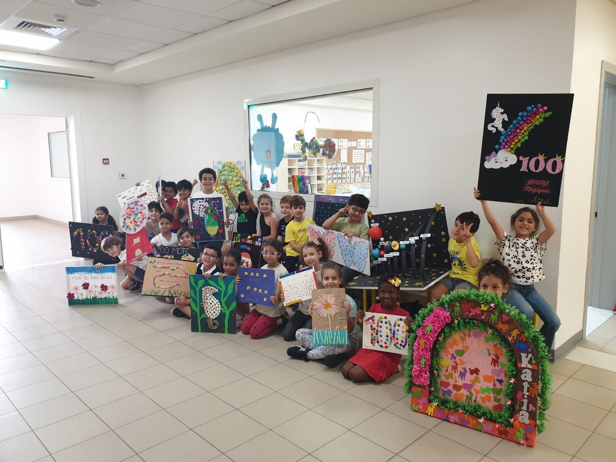 EFIDjeddah's tweet photo. 🎉 Les élèves de CP célèbrent les #100jours d'école avec leurs incroyables créations ! 100 objets, 100 oeuvres, 100 talents ! Bravo ! 👏 #EFID #Projet100jours #djeddah #mlfmonde @FranceinJeddah https://t.co/lTn1G9xIJf