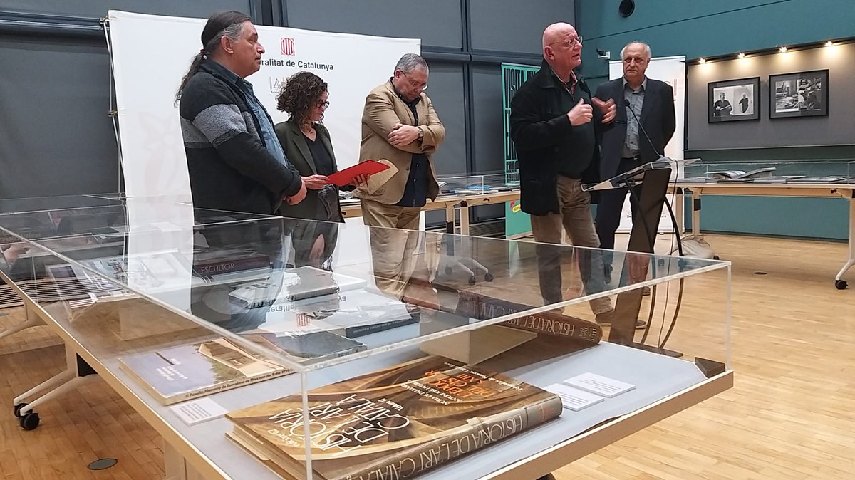 💬🧑🏻 @mguerrerobr, comissari de l’exposició, en les seves paraules de presentació de la mostra, posa de relleu el paper clau del fotollibre no només en la difusió, sinó també en el propi procés de creació de l’obra de Francesc Català-Roca 📗 📷

#FotollibresFCR