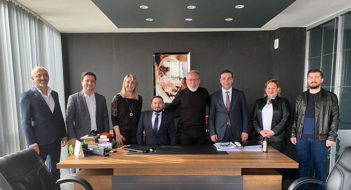 Emekli Hakim Kıymetli Abim İlker Çetin beyi hukuk bürosunda ziyaret ettik. Hukuk'un, Adalet'in olmazsa olmaz bir değer olduğunu bir kez daha zikrettik.