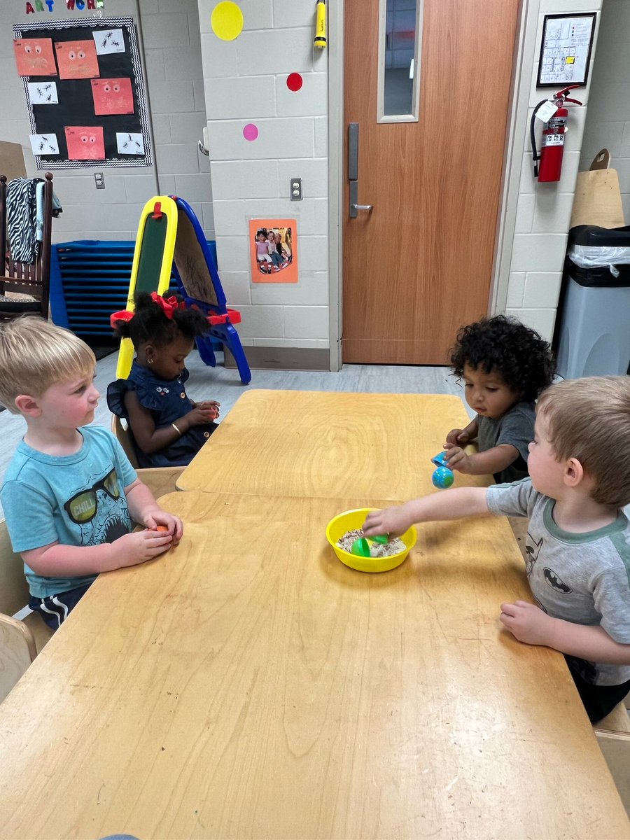 sheldon_elc's tweet image. This week is week of the young child. Today is music Monday! Our toddler class made maracas and danced to their own beat. @texasaeyc #weekoftheyoungchild #WOYCTeaxs #WOYC23 #sheldonisd #SheldonEarlyLearningCenter
