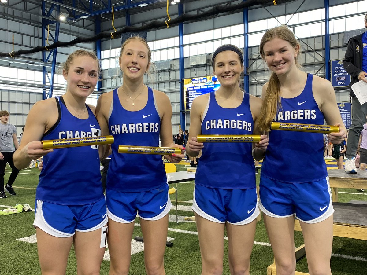 sfc_xc's tweet image. 🚨MEET RECORD🚨
Girls 4x800 team of Vyn, Sichmeller, Braun, Mulder open the season with a 9:44.54 at the SDSU indoor.