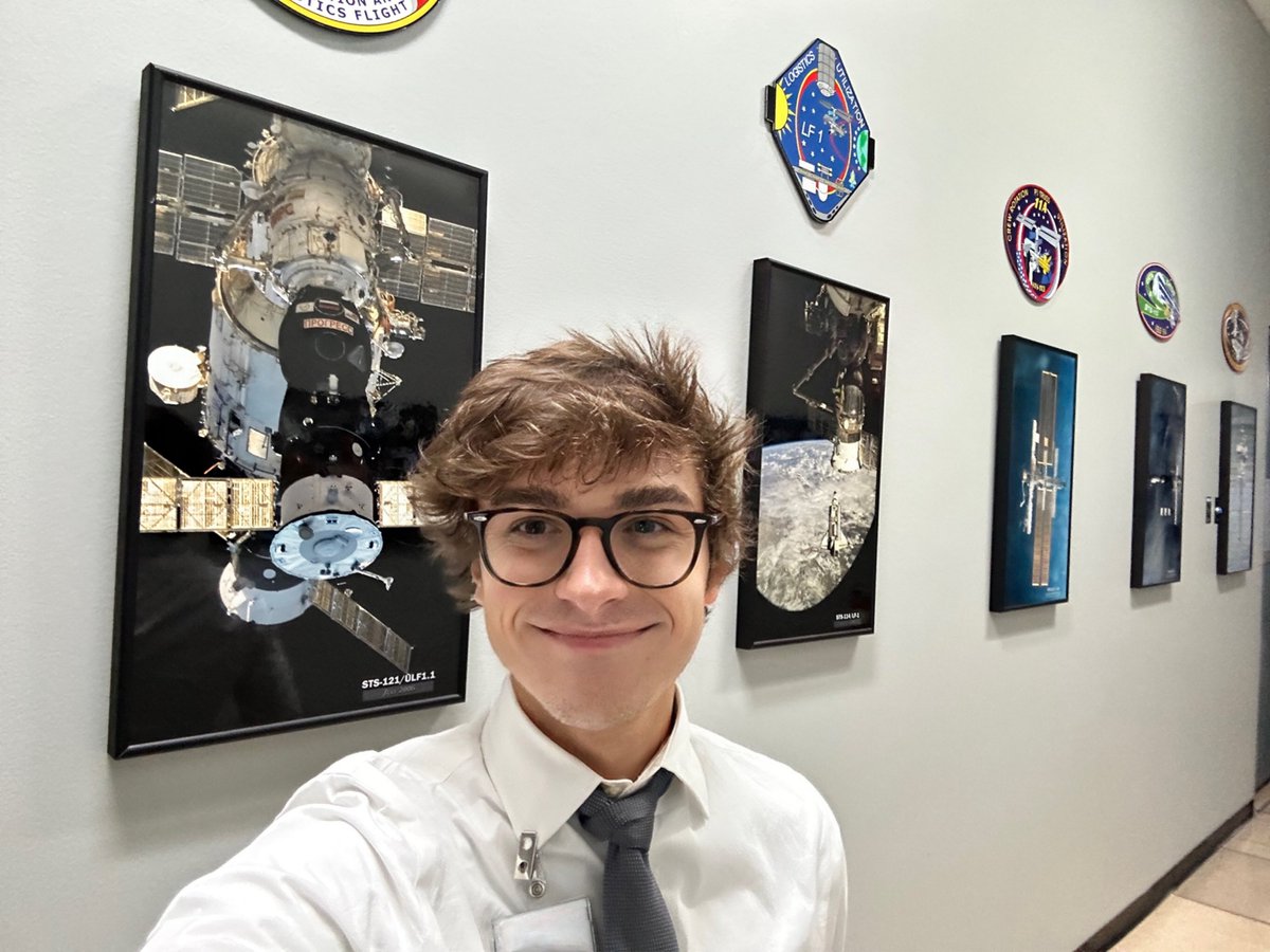 In honor of the #Artemis II #astronaut crew having been announced today, here’s a picture of me after my Artemis I OJT shift in front of #NASA’s ISS Mission Control room🛰️

The next Artemis mission will take humans back to the moon for the first time in over 50 years🚀#WeAreGoing