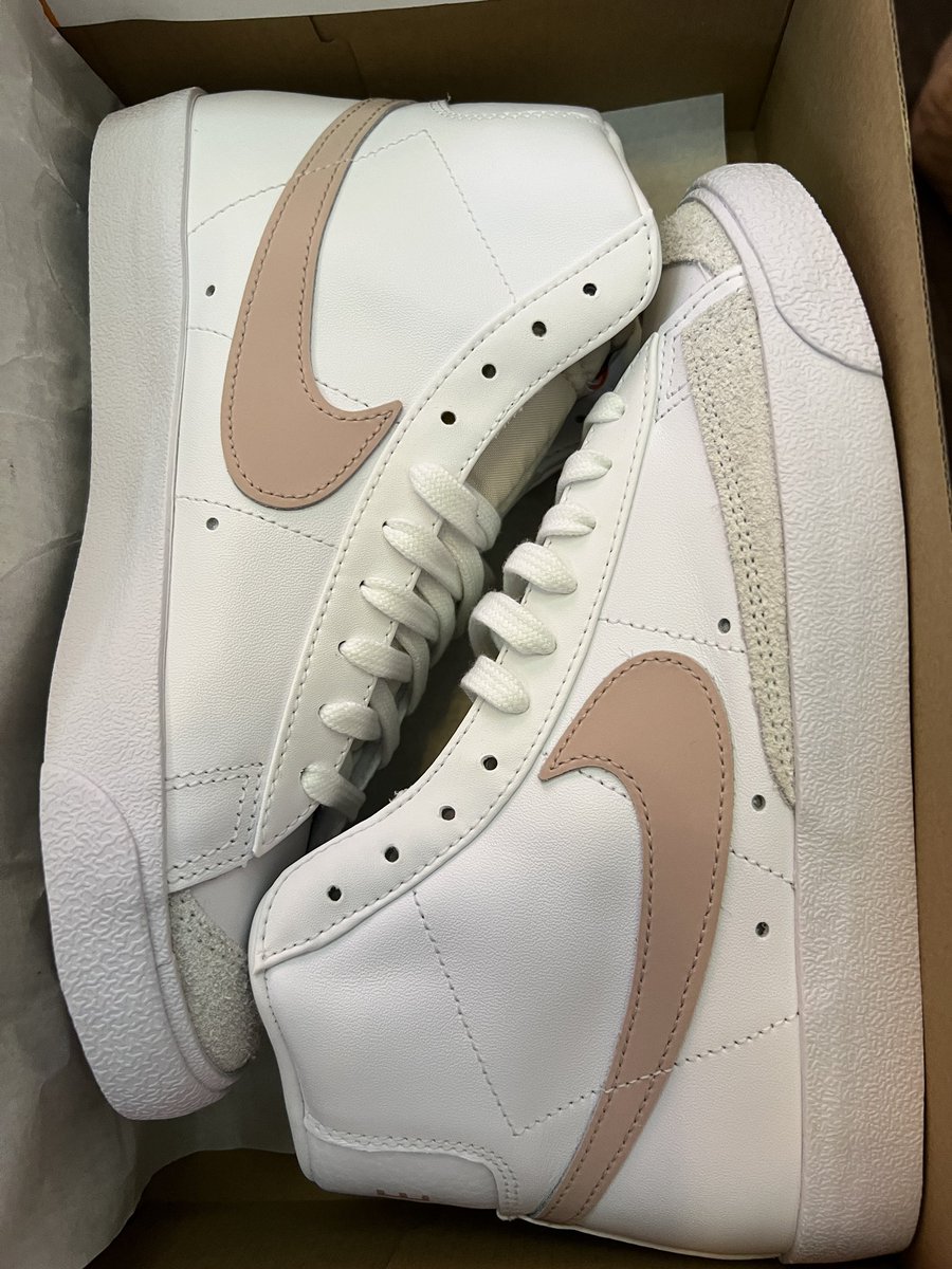 ot7inspired's tweet photo. ONHAND | SALE

wts lfb ~ ph

Nike Women’s Blazer Mid ‘77 shoes - 4000 only

White/Peach/Summit White/Pink Oxford
US women’s size: 8.5 / men’s size: 7

•legit / authentic / brand new
•rfs: wrong size (pang workout ko sana)
•box: 10/10
•DM for more photos

DM if interested. ✨ https://t.co/YvBKTSsixT