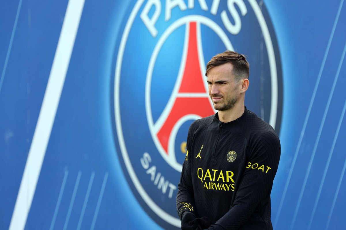 JournalPrinces's tweet photo. Joyeux anniversaire à Fabian Ruiz qui fête aujourd’hui ses 27 ans ! 🎂

Fabian Ruiz avec Paris :
🏃‍♂️ : 30 matchs officiels joués
⚽️ : 1 but
🎯 : 2 passes décisives

Est-ce que j’ose vous demander ce que vous pensez du milieu de terrain espagnol ? 😐 https://t.co/92SCUe0LFd