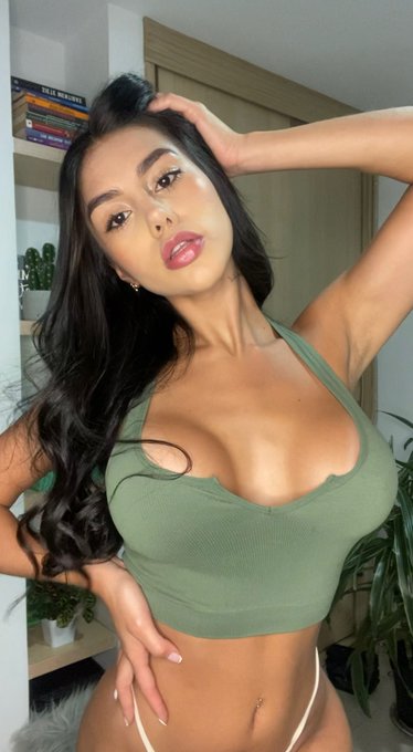 Green is such a perfect color ? https://t.co/xeXAmZt3Is