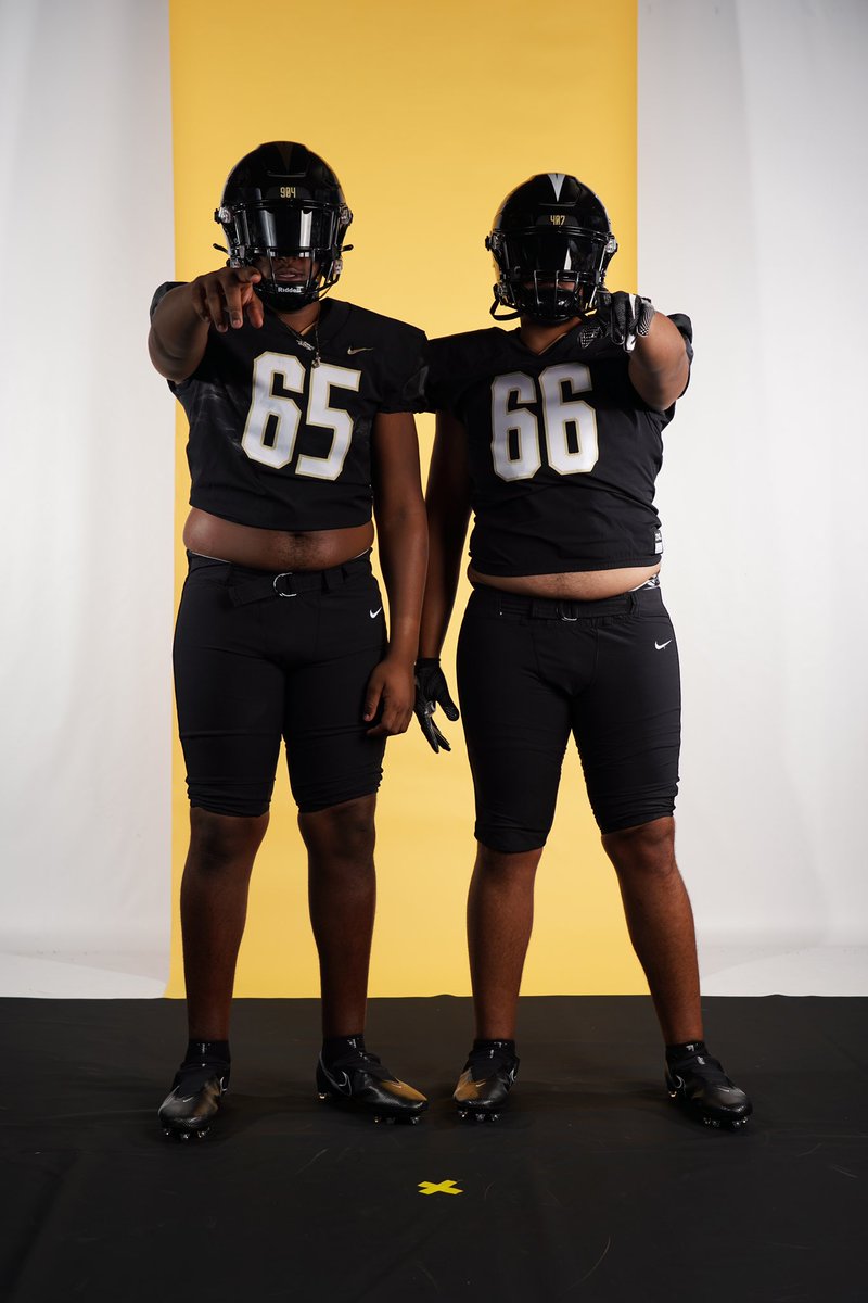 Them darn Joiner Boyz!!! 
<a href="/JoinerJaquez/">Jaquez Joiner</a>  <a href="/JonathanJr66/">Jonathan Joiner</a>  #CocoaHigh @1stCousinsMoreLikeBrother’s
#MyBrothersSon 💛🖤💛🖤