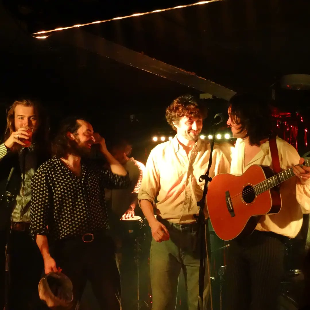 ferdiawpfans's tweet photo. A few pictures of the fab gig by The Fynches in London on March 19th!
You can check out my reels on Instagram as well!
Absent words: https://t.co/KMLXzNNOyi
Bed making:
https://t.co/BEKQfG1T4A
Glow
https://t.co/92sTFiD9Ip

#FerdiaWalshPeelo #Sebrightarms #London https://t.co/9034I9Q70E