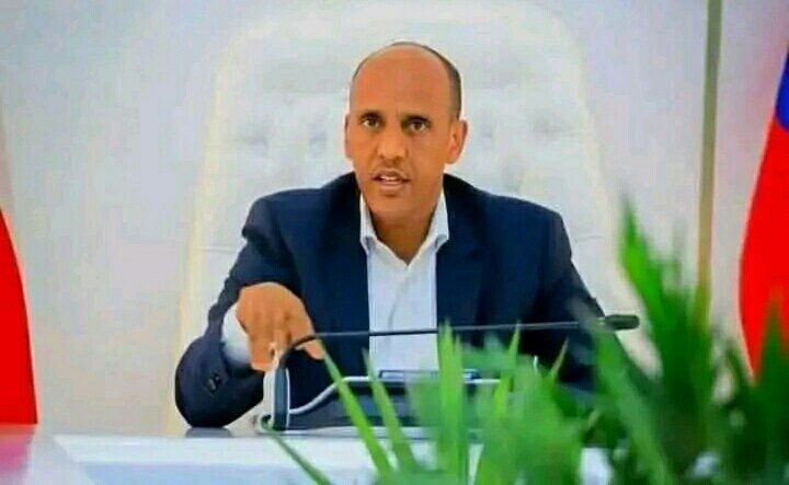 ልዩ መረጃ ‼️

የሶማሌ ክልል የጦር መሳሪያ ለመከላከያ እንደማያስረክብ አስታውቋል::"በክልላችን የኦነግና የአልሸባብ ቡድን በስፋት ስለሚንቀሳቀስ ልዩ ኃይሉን ወደ መከላከያ እንዲቀላቀል እንፈልግም" ብሏል።