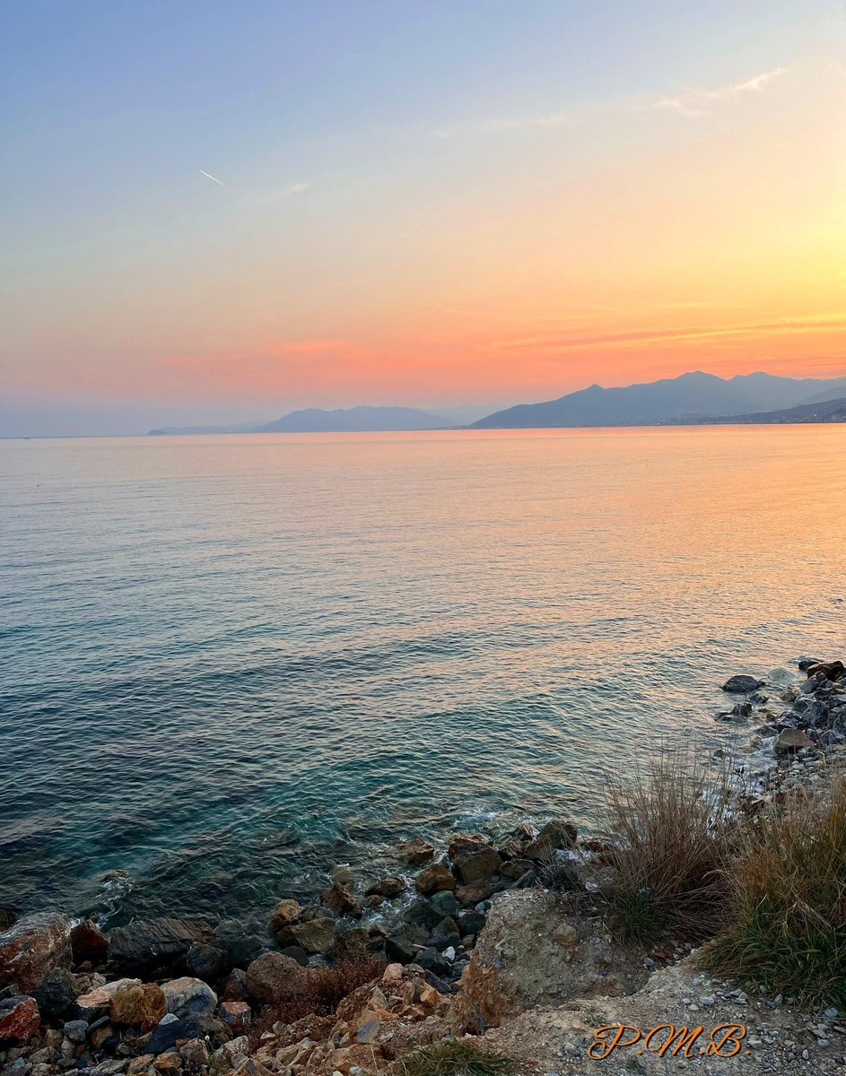 A gentle sunset over the calm sea …..🌆