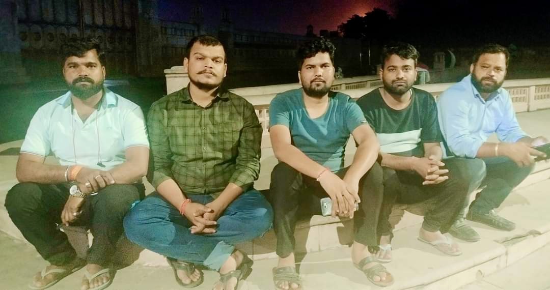 mprashanttiwari's tweet photo. रिट्वीट✅
Follow💯
लाइव👇
https://t.co/AH4kXFw351
👆#लाइव with टीम✅अनवरत धरने की 12वी रात्रि पहर @Ecoगार्डेन लखनऊ✅
जमीन पर संघर्ष सबके बस की बात नहीं🔥
ट्विटर फेसबुक व्हाट्सएप्प टेलीग्राम पर तो कोई भी लिखकर हीरो बन सकता है लेकिन धरातल पर संघर्ष सबके बस की बात नहीं🔥
@neelu_ed https://t.co/TCs3k6ANxu