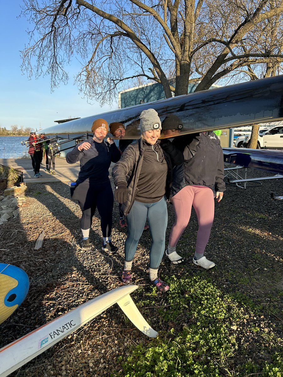 AJP_lighthouse's tweet photo. Time to share some happy-smiley-freezing rowing photos. Thanks @coxswainslog for the photos 📸 https://t.co/ZURRY00IGU