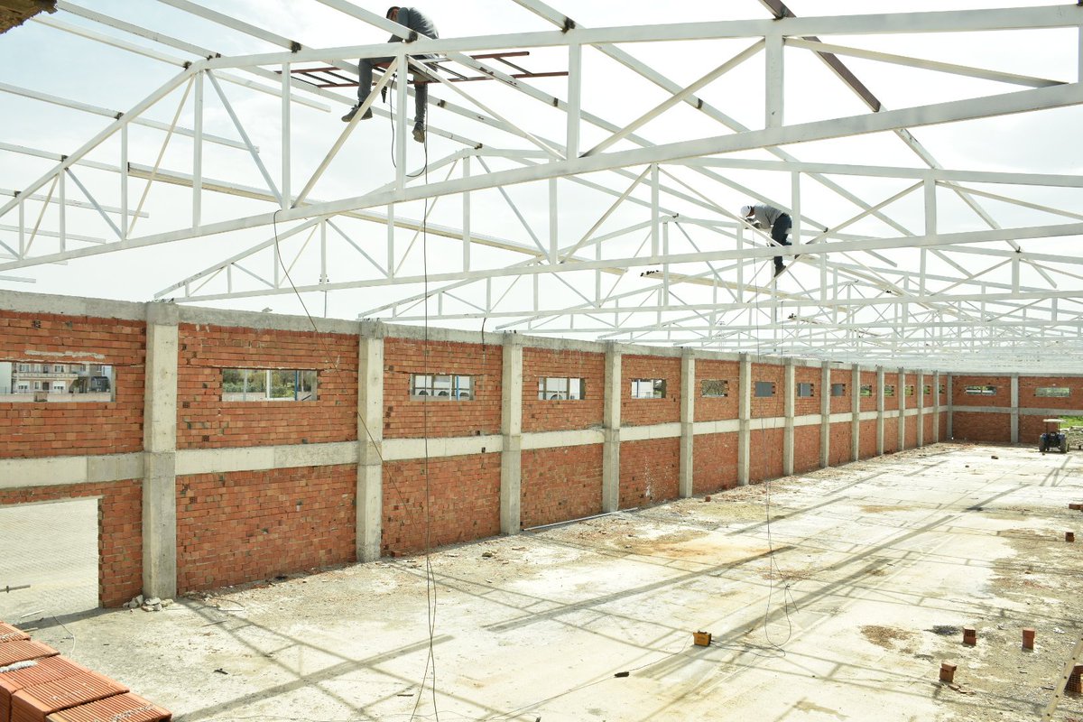 🚩 Tekstil Fabrikası

Panel montajı öncesinde çatı iskeleti büyük oranda tamamlanırken, dış cephe sıva çalışmalarımıza ara vermeden devam ediyoruz..
#BelediyeİşiGönülİşi