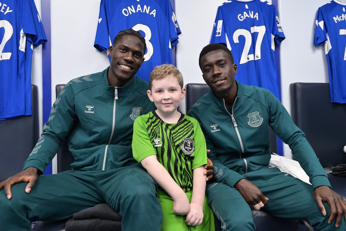 Everton's tweet photo. One of the team 💙 https://t.co/hCu5YmV8U2