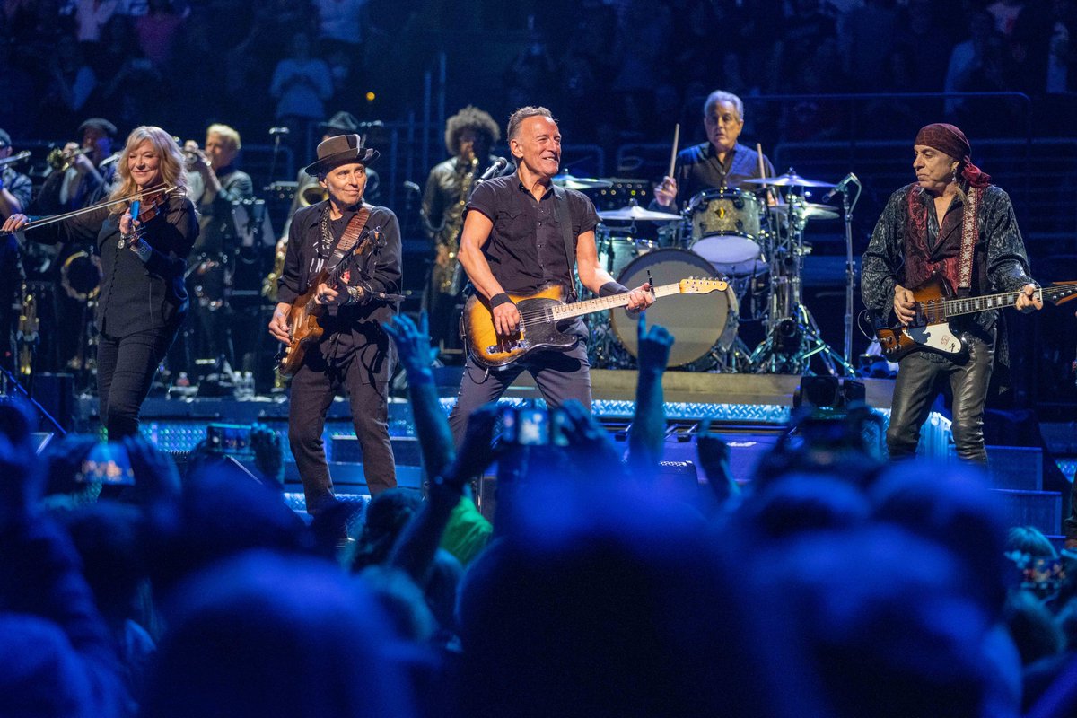 Bruce Springsteen tweet media