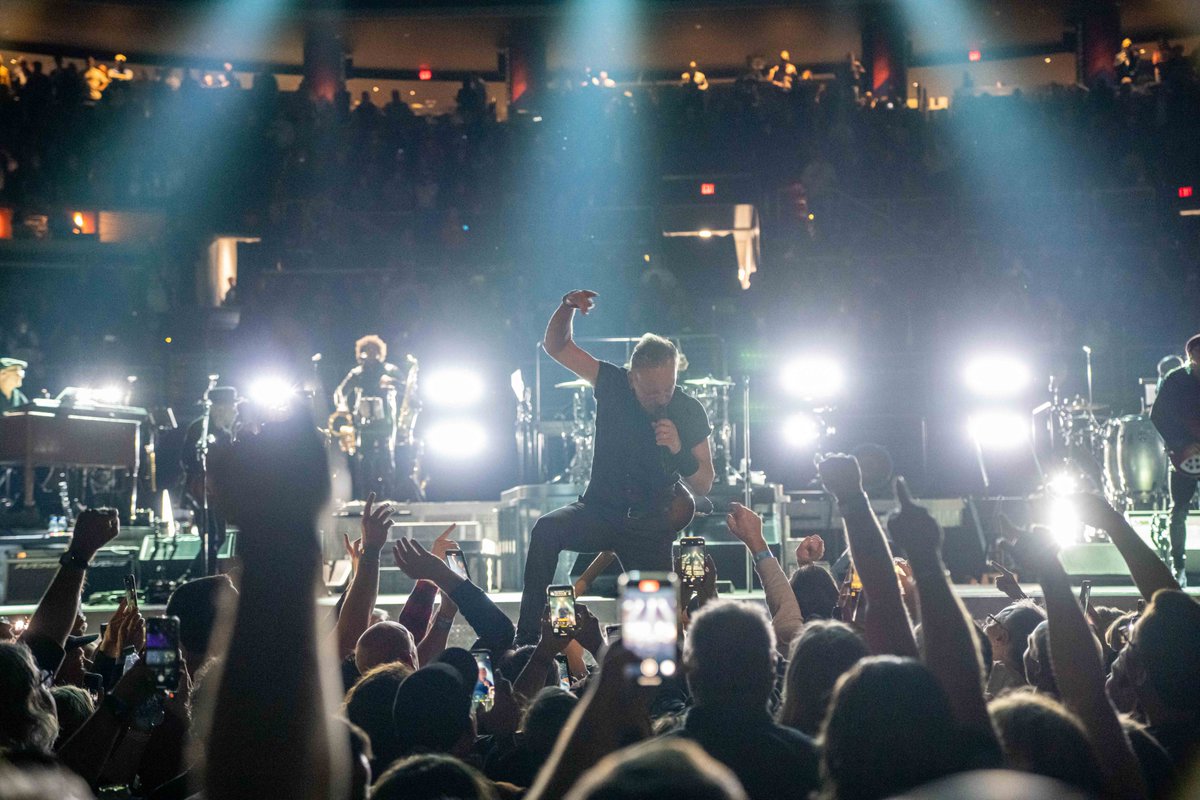 Bruce Springsteen tweet media