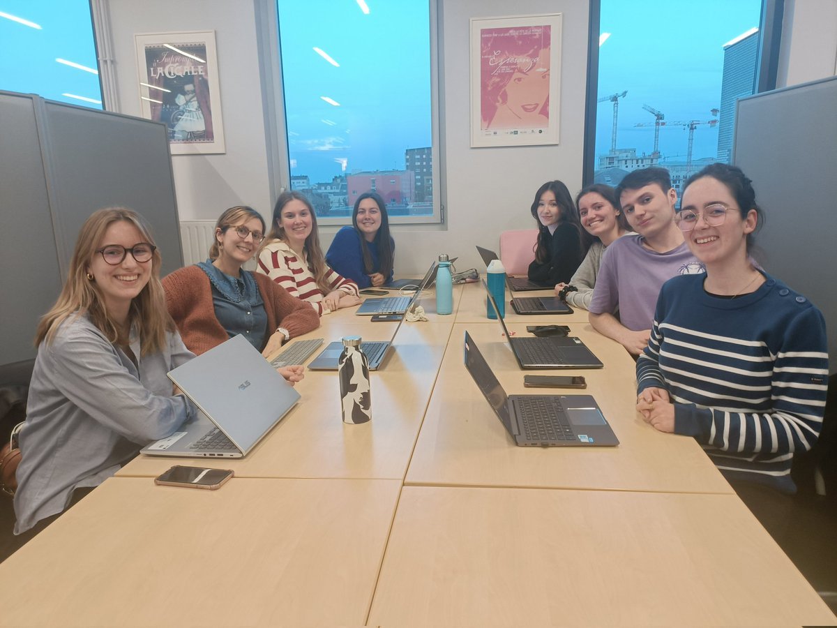 Mais qui ce cache derrière nos articles depuis le début de l'année ? Voici le groupe de l'atelier écriture journalistique. 
mediafactory.audencia.com/qui-sont-les-p…