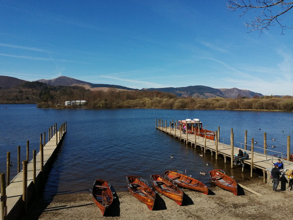 LinnettHill's tweet photo. We managed a few hours down by the lake today after housekeeping...
Another beautiful blue sky day 🌞
It's incredible how low the lake is considering we were wading through flood water at #Lodore last week! #Derwentwater #keswick #TheLakeDistrict #Cumbria #selfcatering https://t.co/nvAugscrvq