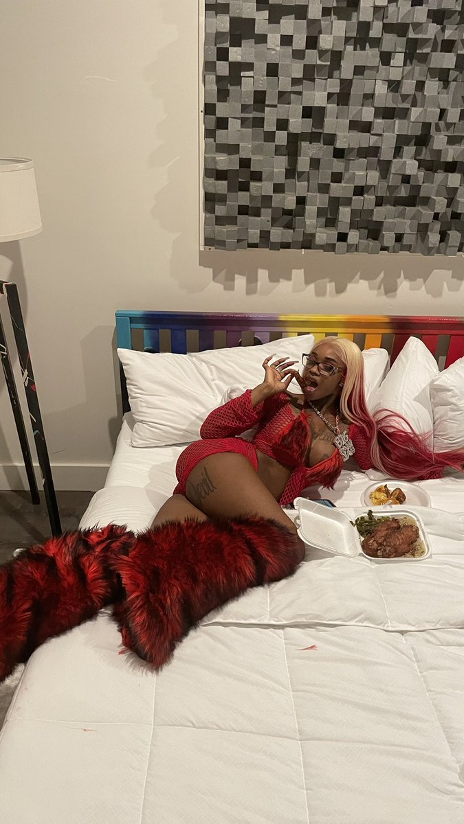 Mommy here 💋🍗