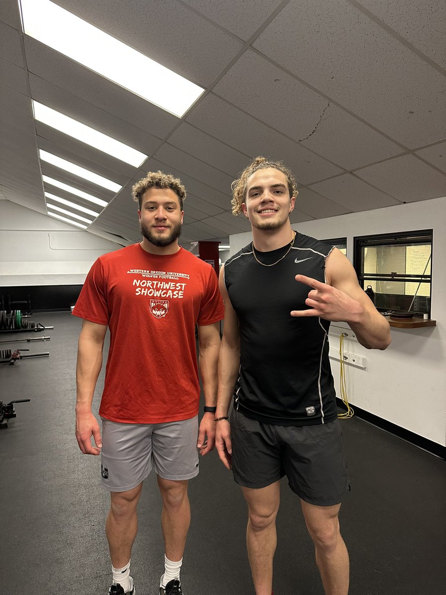 WOU_FB's tweet photo. All smiles for first day of spring term! Time to get back to the grind💪🏻 #Wolvesup #woufootball #letsdance #bodybyMetzgar https://t.co/cXO0LL1Y1M